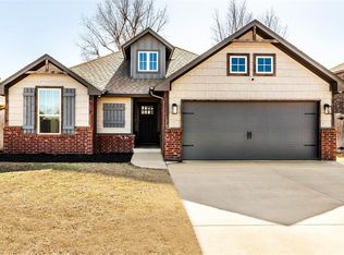 332 E Georgia Ter, Mustang, OK 73064
