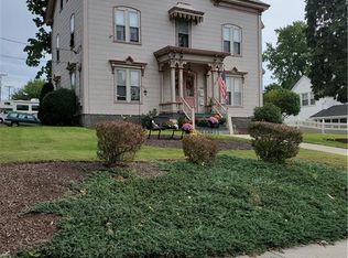 563 Prospect St, Woonsocket, RI 02895