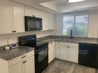 9404 N 52nd Ln, Glendale, AZ 85302