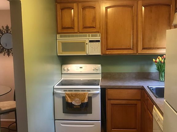 2nd image of 334 Hartman Ln