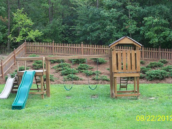 Play area/fenced yard