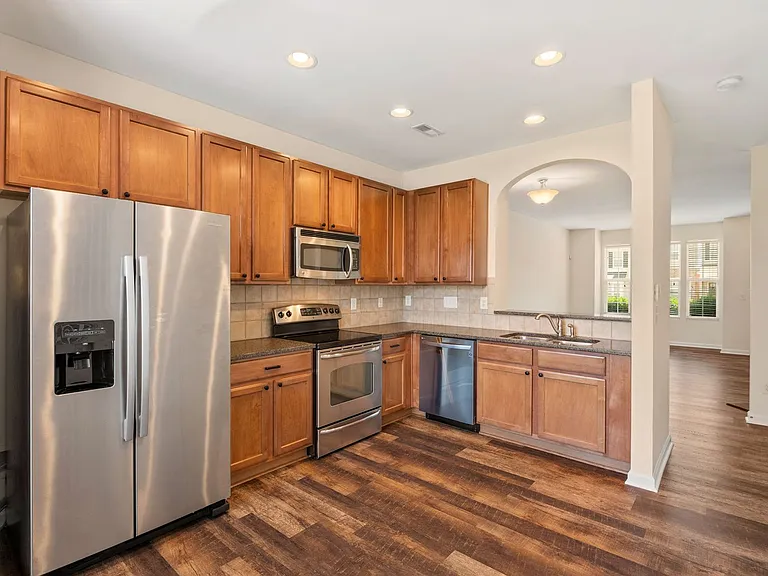 605 Cupola Dr — Photo 9