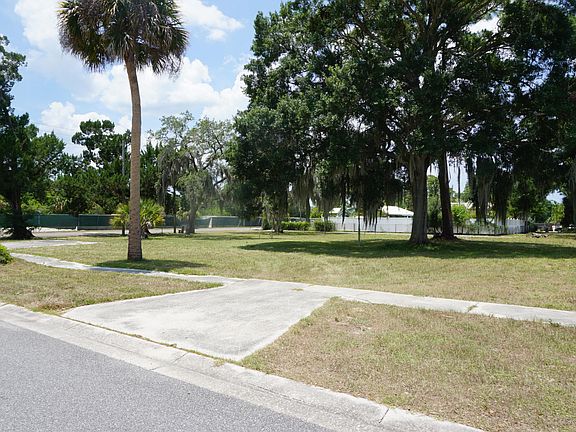 3rd image of 320 Delespine Ave