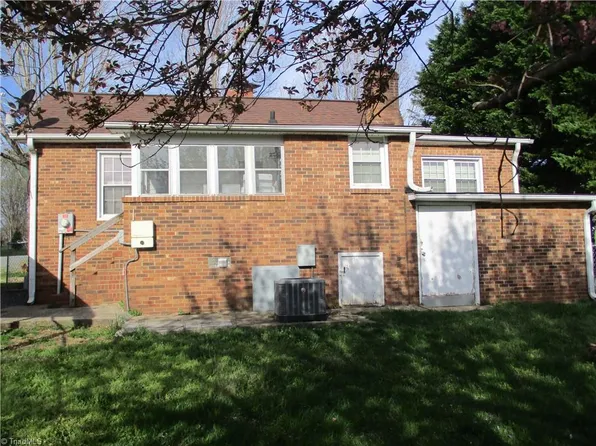 4236 Robertson Dr, Winston Salem, NC 27101