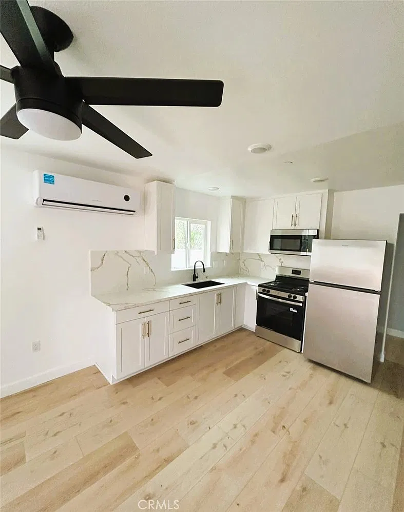 2 bed, 850 sqft, $2,300 — Photo 3