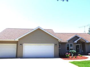 14485 Bunker Dr, Waseca, MN 56093