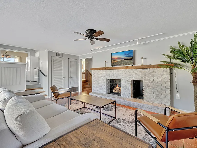 3866 Allenwood St — Photo 33