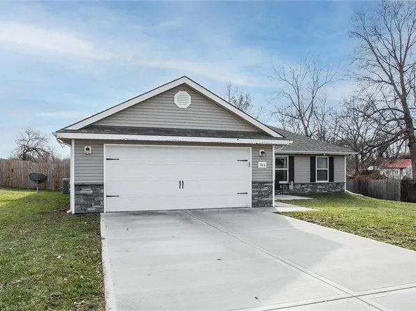 306 E Main St, Odessa, MO 64076