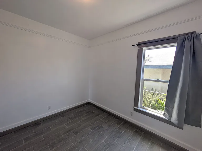 386 N Mount Vernon Ave — Photo 18