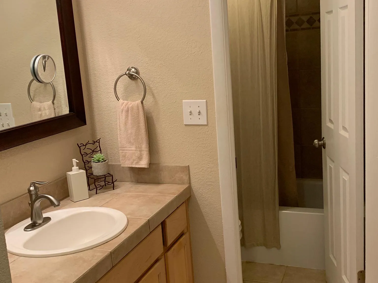 1 bed, 564 sqft, $1,550 — Photo 3