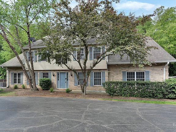 2nd image of 1454 Laurel Oaks Dr #A