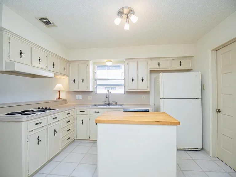 3903 Kiamesha Dr — Photo 5