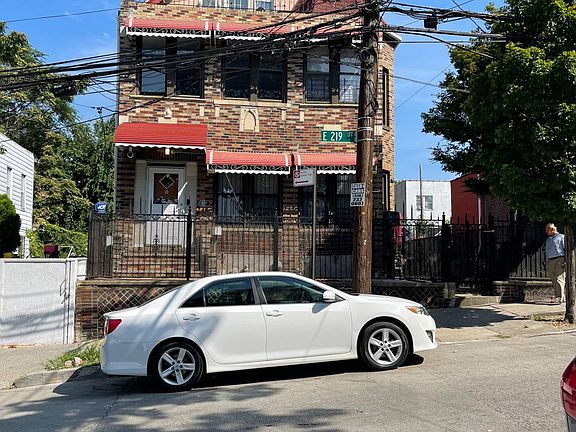 5th image of 637 E 219th St