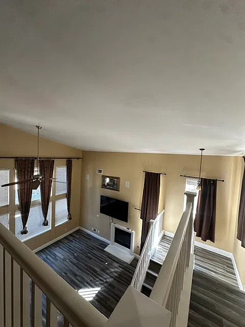 4 bed, 2.5 bath, 2011 sqft, $3,000 — Photo 3