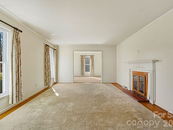 5th image of 6 Crestwood Ln