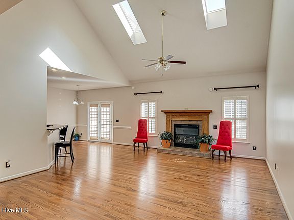 4th image of 2170 Glen Cove Way