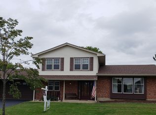 1403 Evans Ct, Elk Grove Village, IL 60007