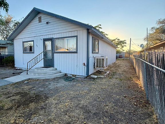 3rd image of 566 Douglas St
