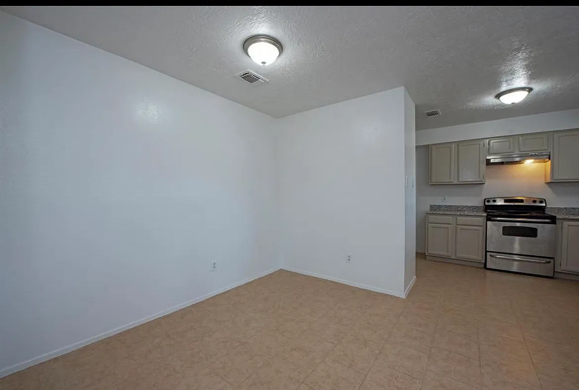 3 bed, 1477 sqft, $1,700 — Photo 1