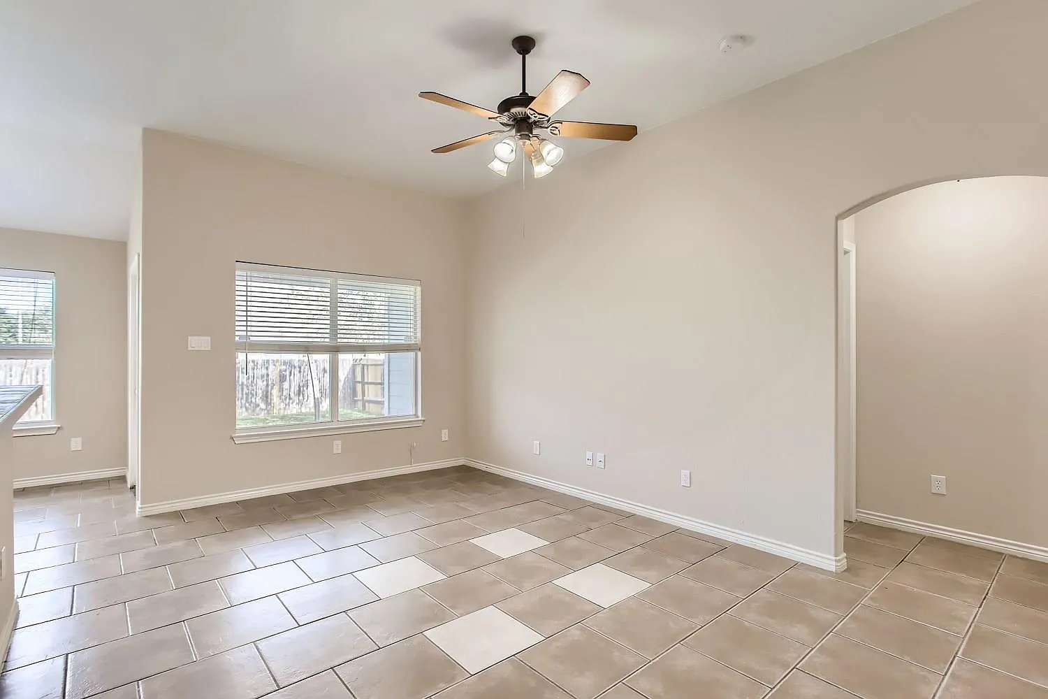 3 bed, 2.0 bath, 1335 sqft, $1,499 — Photo 3