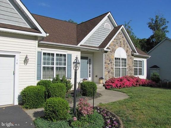 4th image of 14 Towering Oaks Dr