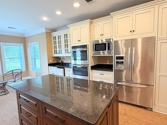 5th image of 2810 S Lakeshore Dr