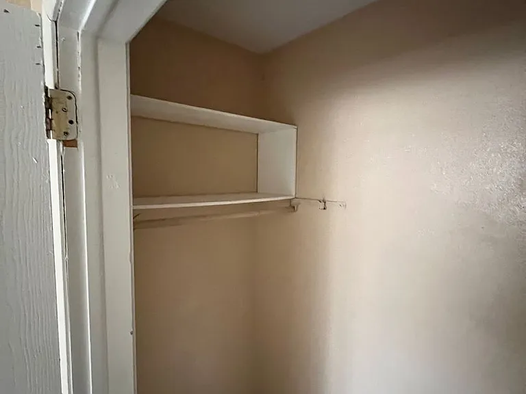 1015 York Ave — Photo 5
