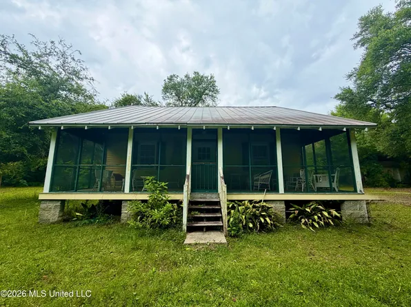 506 5th St, Waveland, MS 39576