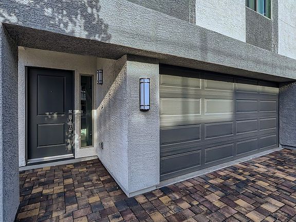 03 Exterior Front Entry_09072023