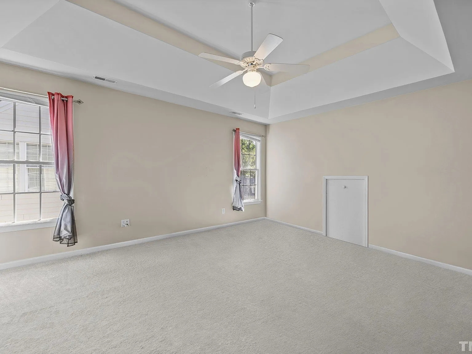 5 bed, 2449 sqft, $3,300 — Photo 4
