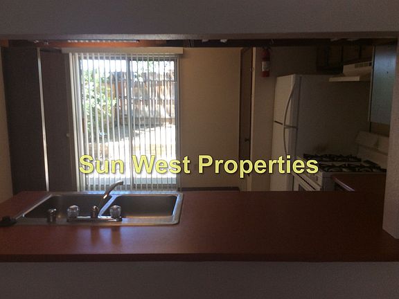 3rd image of 1631 Farmington Ave APT 2
