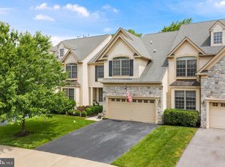 27 Penn Crossing Dr, East Norriton, PA 19401