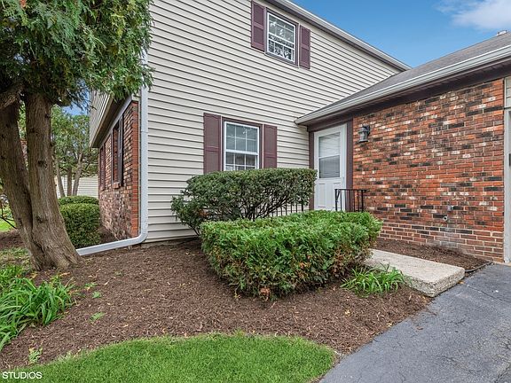 2nd image of 851 Silver Rock Ln