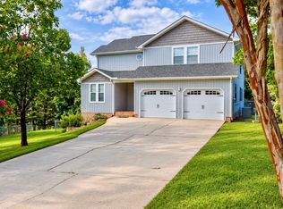 82 Edgewater Dr, Ringgold, GA 30736