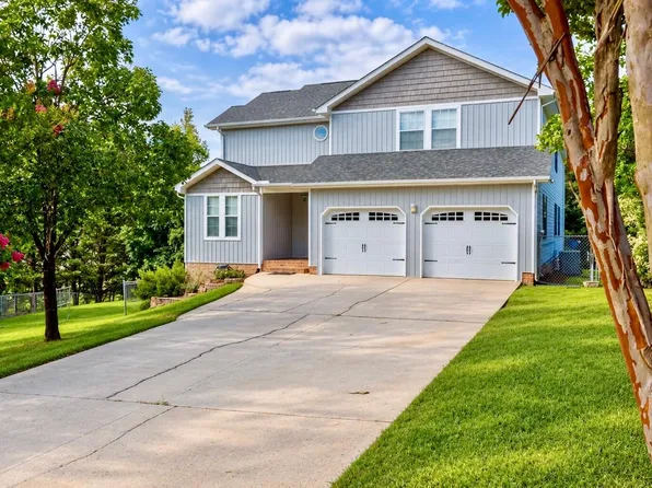 82 Edgewater Dr, Ringgold, GA 30736