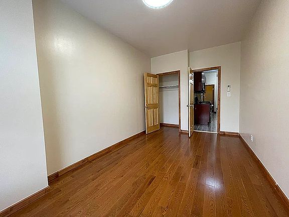4th image of 398 Woodbine St #3