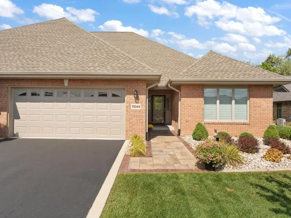 11044 Lake Central Dr, Saint John, IN 46373