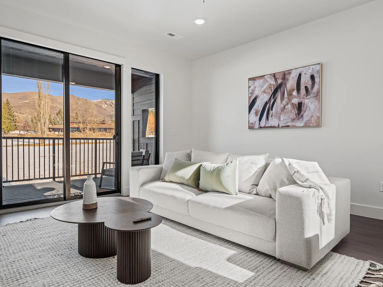 3 bed, $5,250 — Photo 2