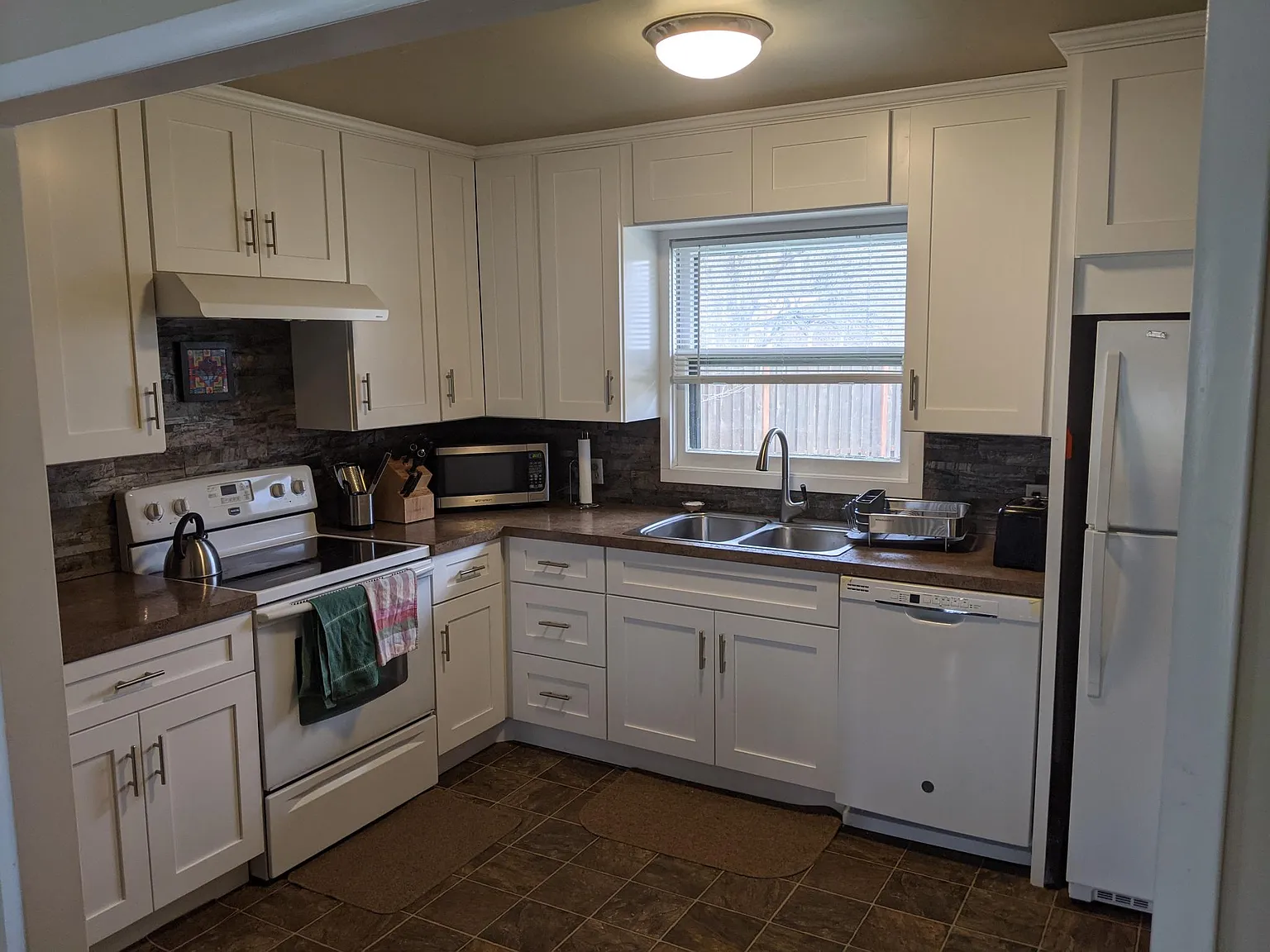 3 bed, 906 sqft, $2,500 — Photo 4