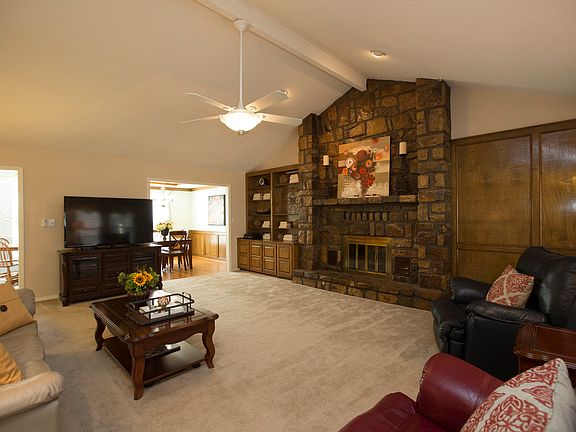 Spacious Greatroom with High Ceiling, fireplace with gas logs but is wood burning