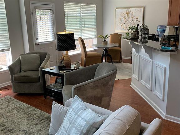 4th image of 491 Mountain View Ln
