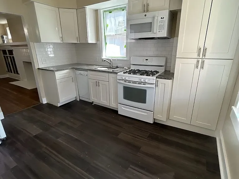 638 Hazelwood Ave #1 — Photo 4