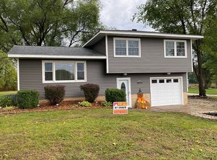 809 4th St S, Cordova, IL 61242