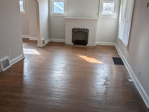 4th image of 1022 29th St NE