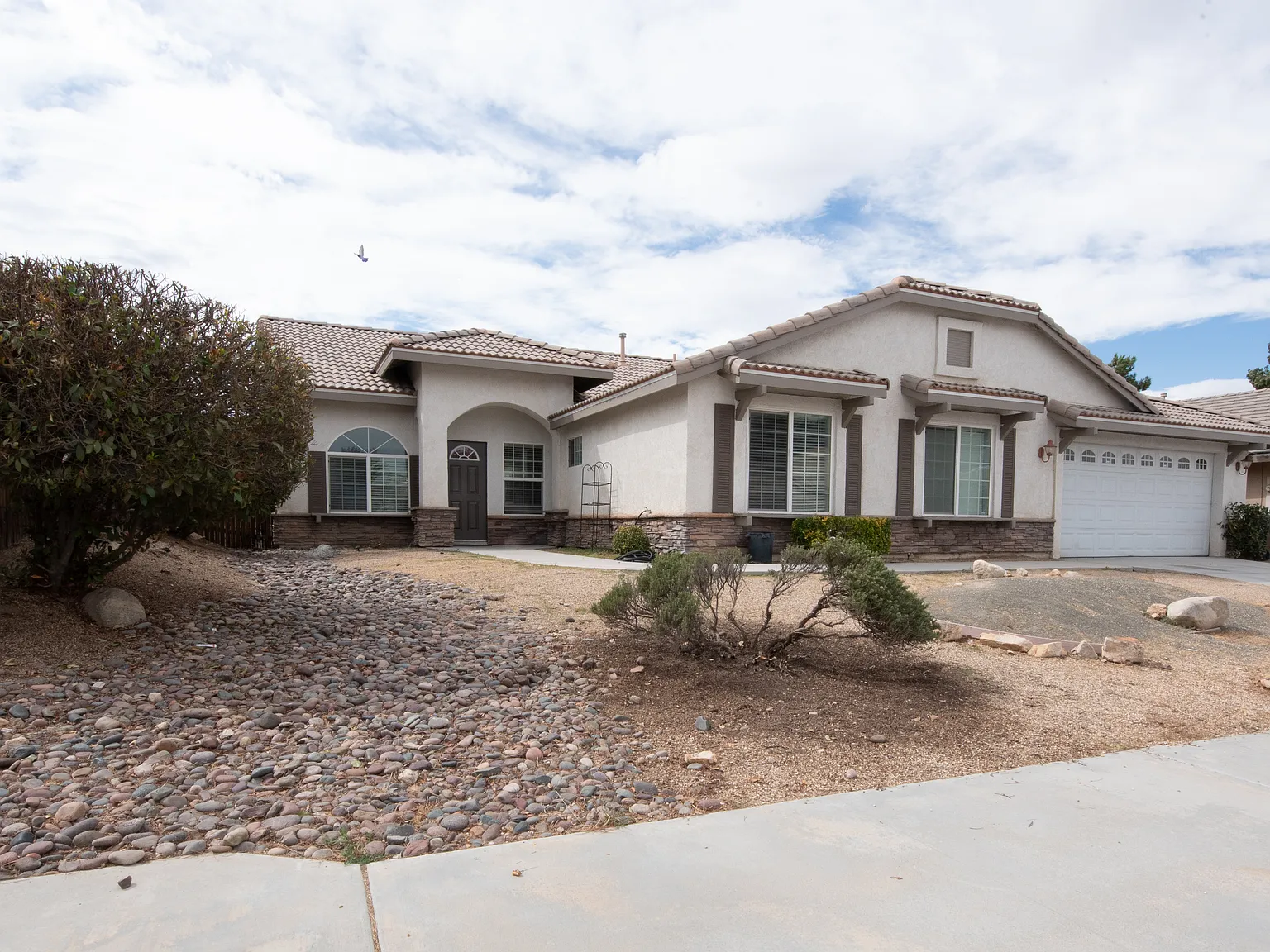 4 bed, 2224 sqft, $2,700 — Photo 4