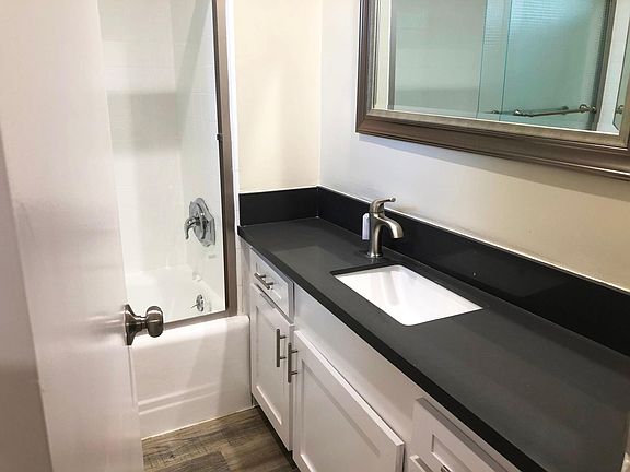 5th image of 330 N Crescent Dr APT 105