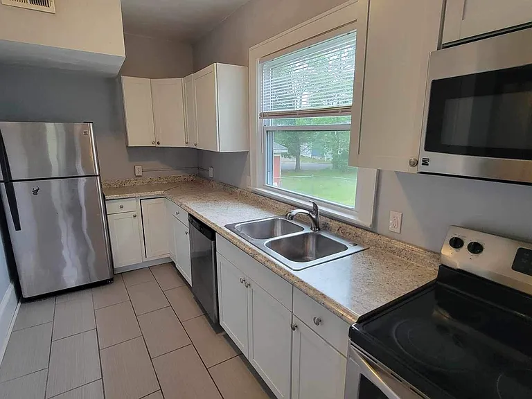 114 Huntington Blvd NE #1 — Photo 9