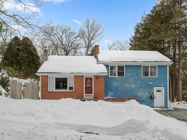 79 High St, Uxbridge, MA 01569