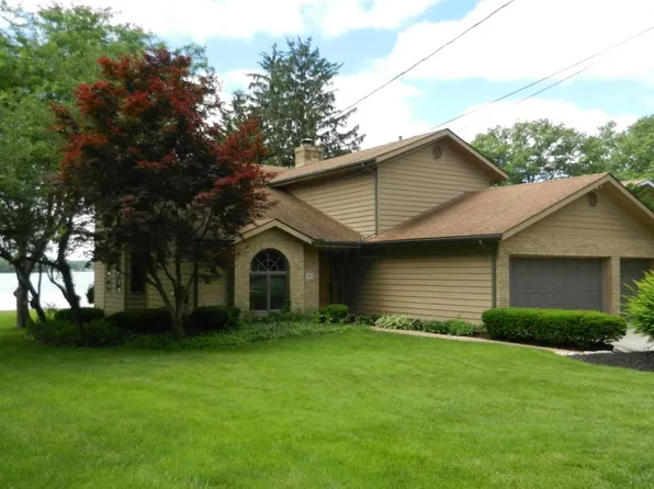 385 Lakeshore Dr W, Hebron, OH 43025