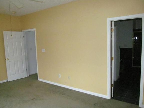 4th image of 5753 Spruce Knoll Ct